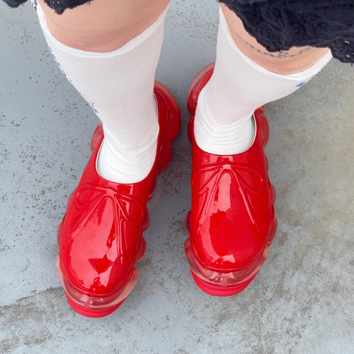 NEW JEWELRY EMBOSS SABO / RED / リボンシューズ