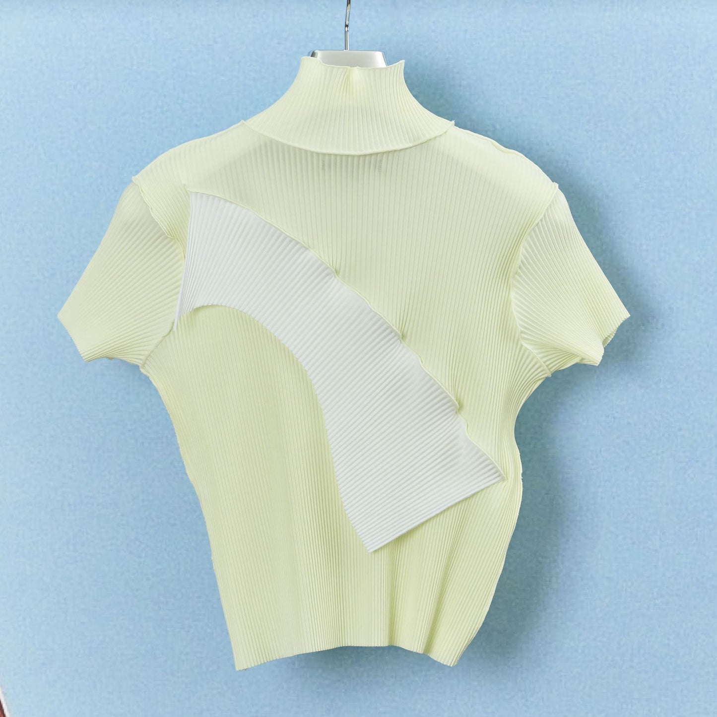 TODO WAVE TINY TOP *SHORT SLEEVE HIGHNECK / BANANA / プリーツハイネックコンパクトトップス