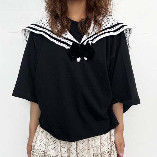 OVERSIZED CROPPED T-SHIRT, UPCYCLED COTTON CROCHET COLLAR AND VELVET RIBBONS / BLACK & WHITE / クロシェセーラーカラーTシャツ