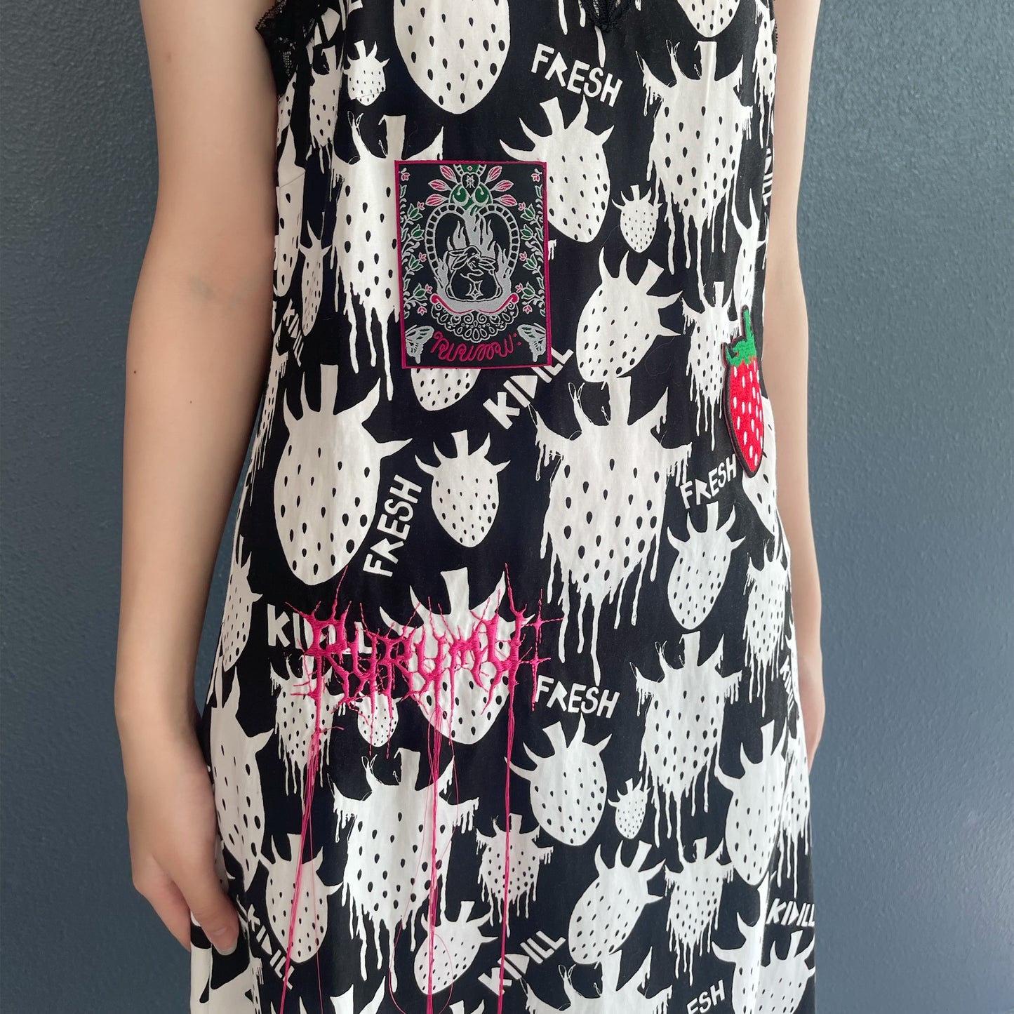 STRAWBERRY RIOT GRRRL DRESS rurumu: / BLACK × WHITE STRAWBERRY / 【rurumu: .Brett Westfallコラボレーション】