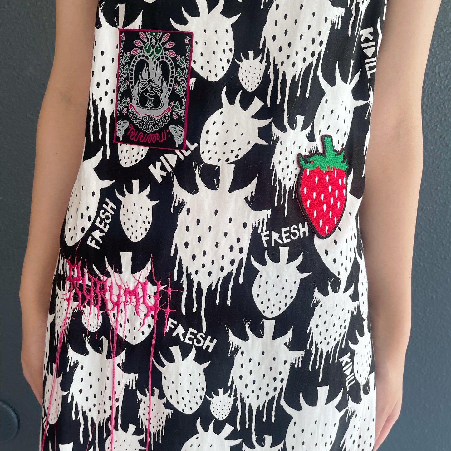 STRAWBERRY RIOT GRRRL DRESS rurumu: / BLACK × WHITE STRAWBERRY / 【rurumu: .Brett Westfallコラボレーション】
