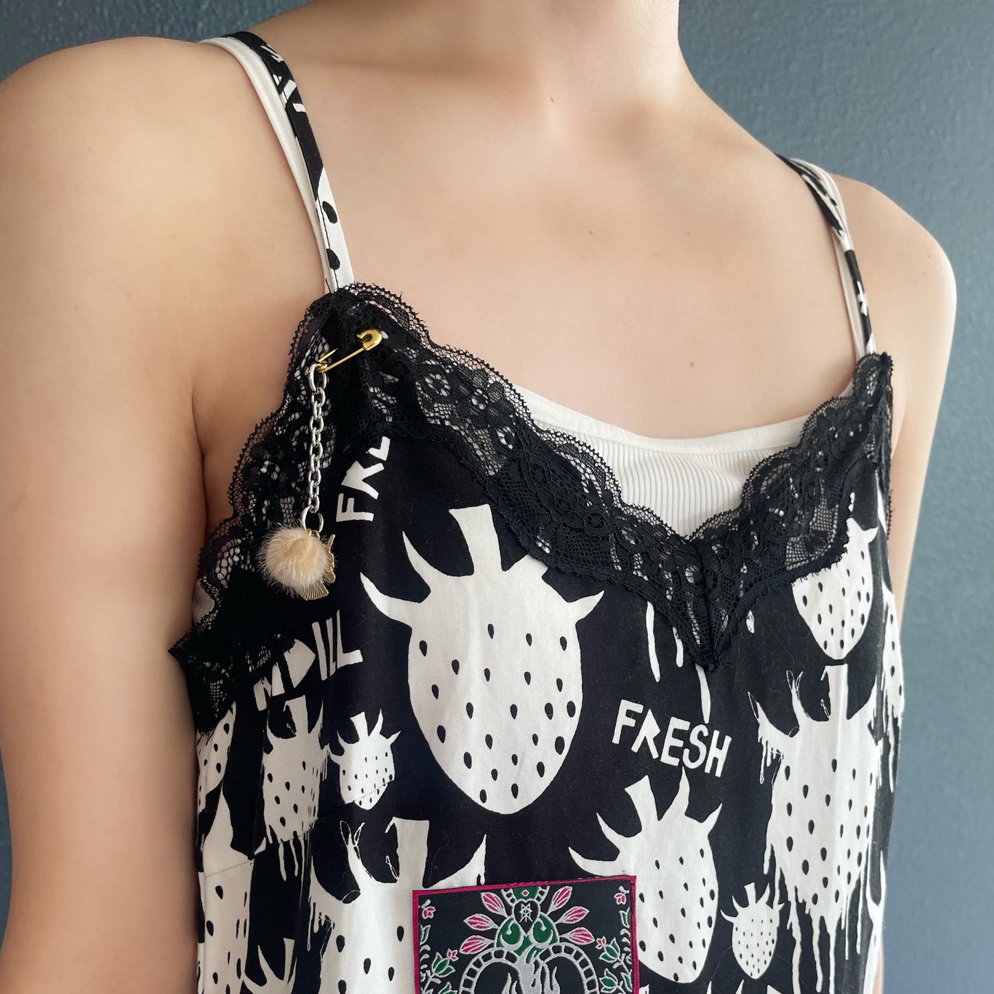 STRAWBERRY RIOT GRRRL DRESS rurumu: / BLACK × WHITE STRAWBERRY / 【rurumu: .Brett Westfallコラボレーション】