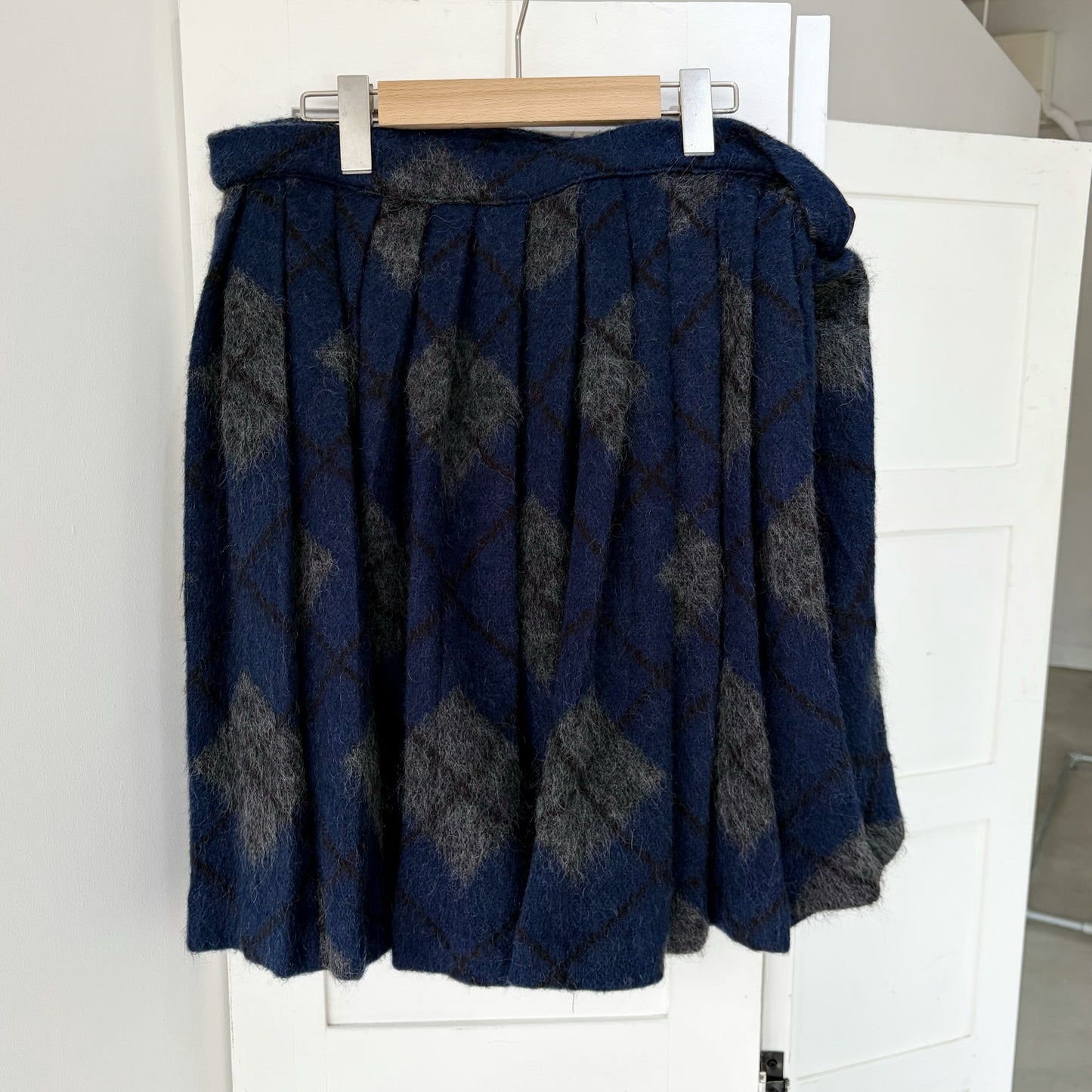 TWISTED PLEATS KNIT SKIRT / NAVY / ニットプリーツスカート