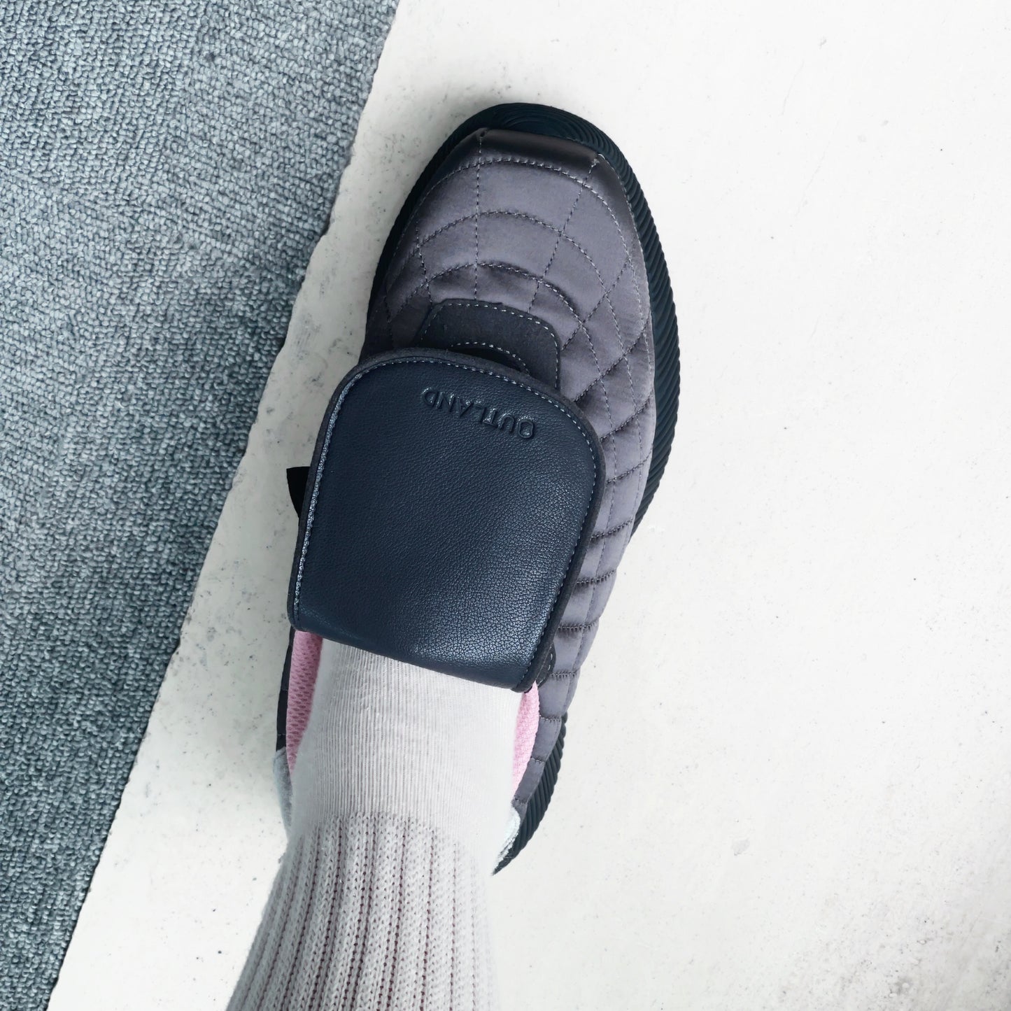 【OUTLAND】Beckham / Grey x Black / サテンシューズ