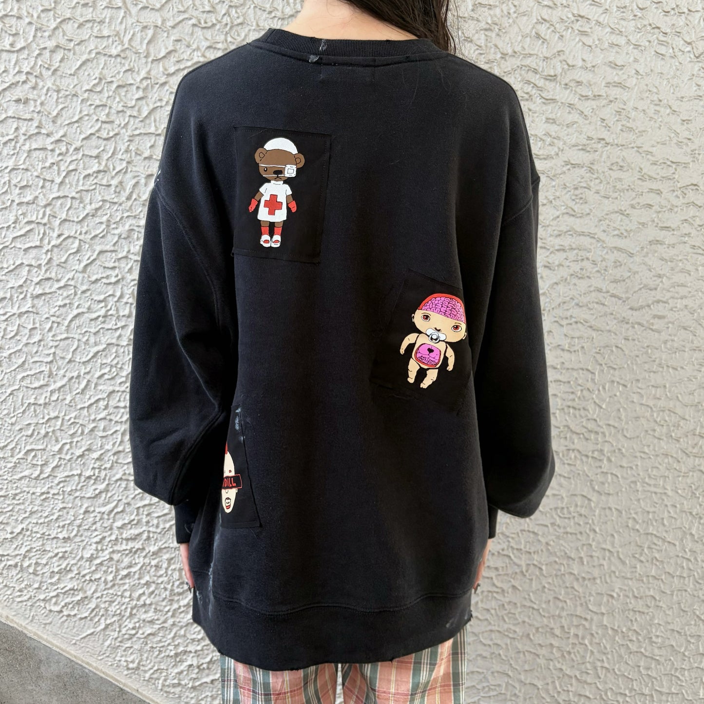 EVIL2023 PULLOVER SWEAT BIOSTONE WASHED ARTWORK BY TREVOR BROWN / BLACK / グラフィックプリントスウェット