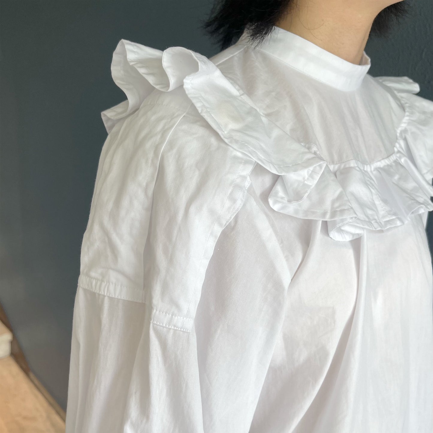 Frill Shoulder Blouse / White / フリルショルダーブラウス
