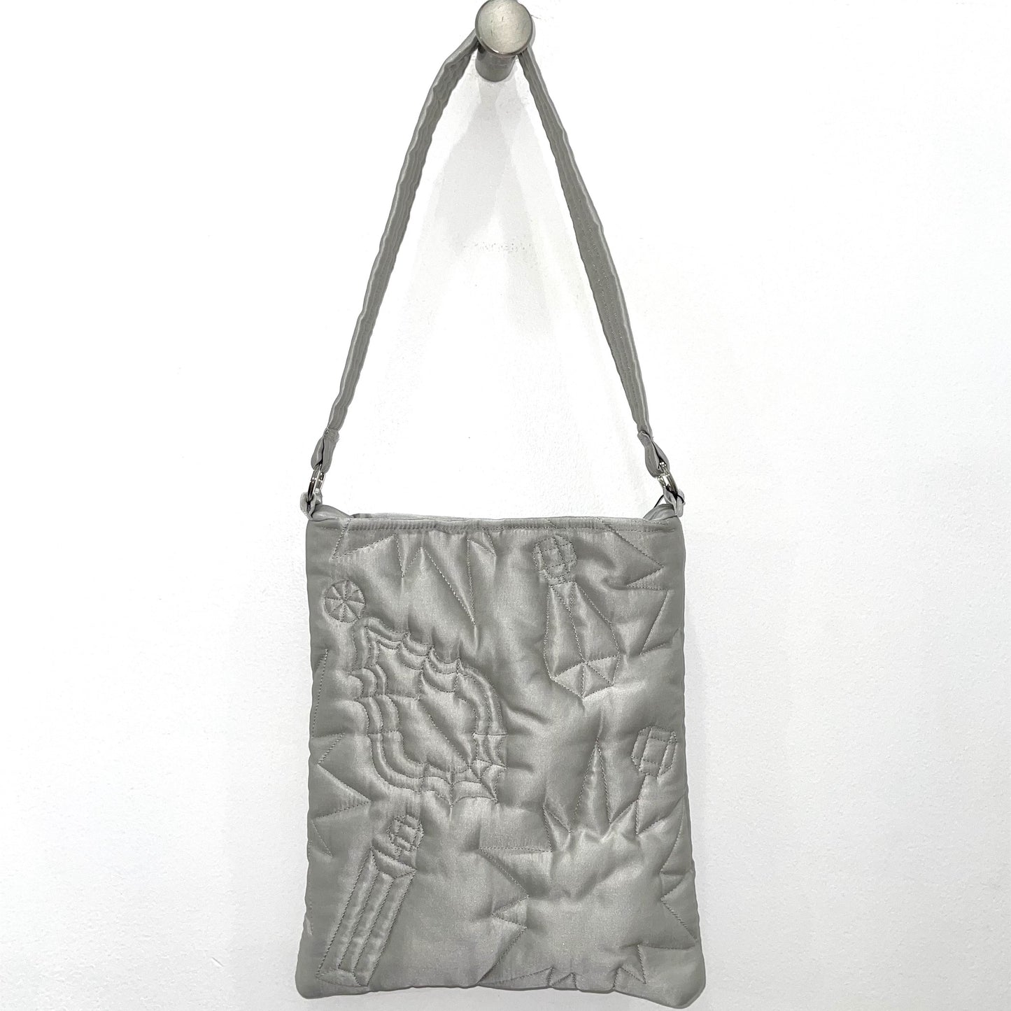 QUILTED CRYSTAL TOTE / SILVER / キルティングトートバッグ