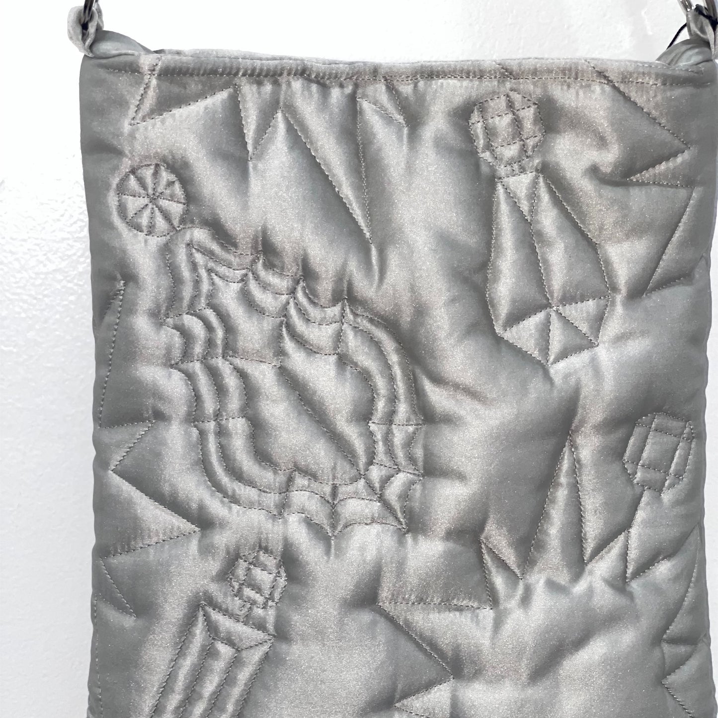 QUILTED CRYSTAL TOTE / SILVER / キルティングトートバッグ
