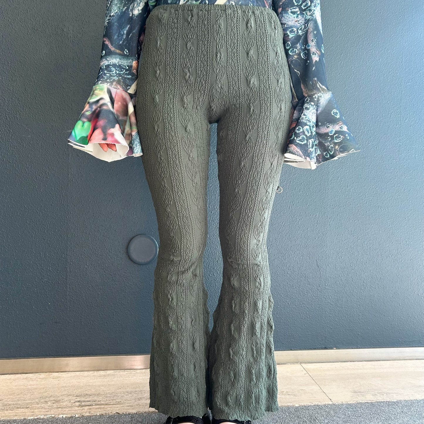 SHRUNK-KNIT LEGGING PANTS / KHAKI / シュリンクパンツ