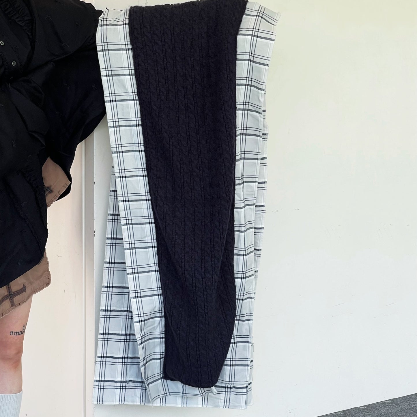 PIGGY PRINT MUFFLER / GRAY / グラフィックプリントマフラー