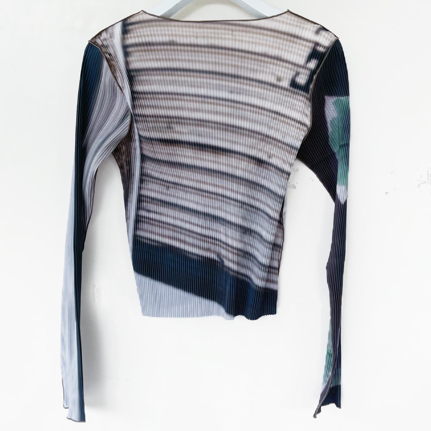 GRAPHIC TINY TOP / GRAY / グラフィックタイニートップ