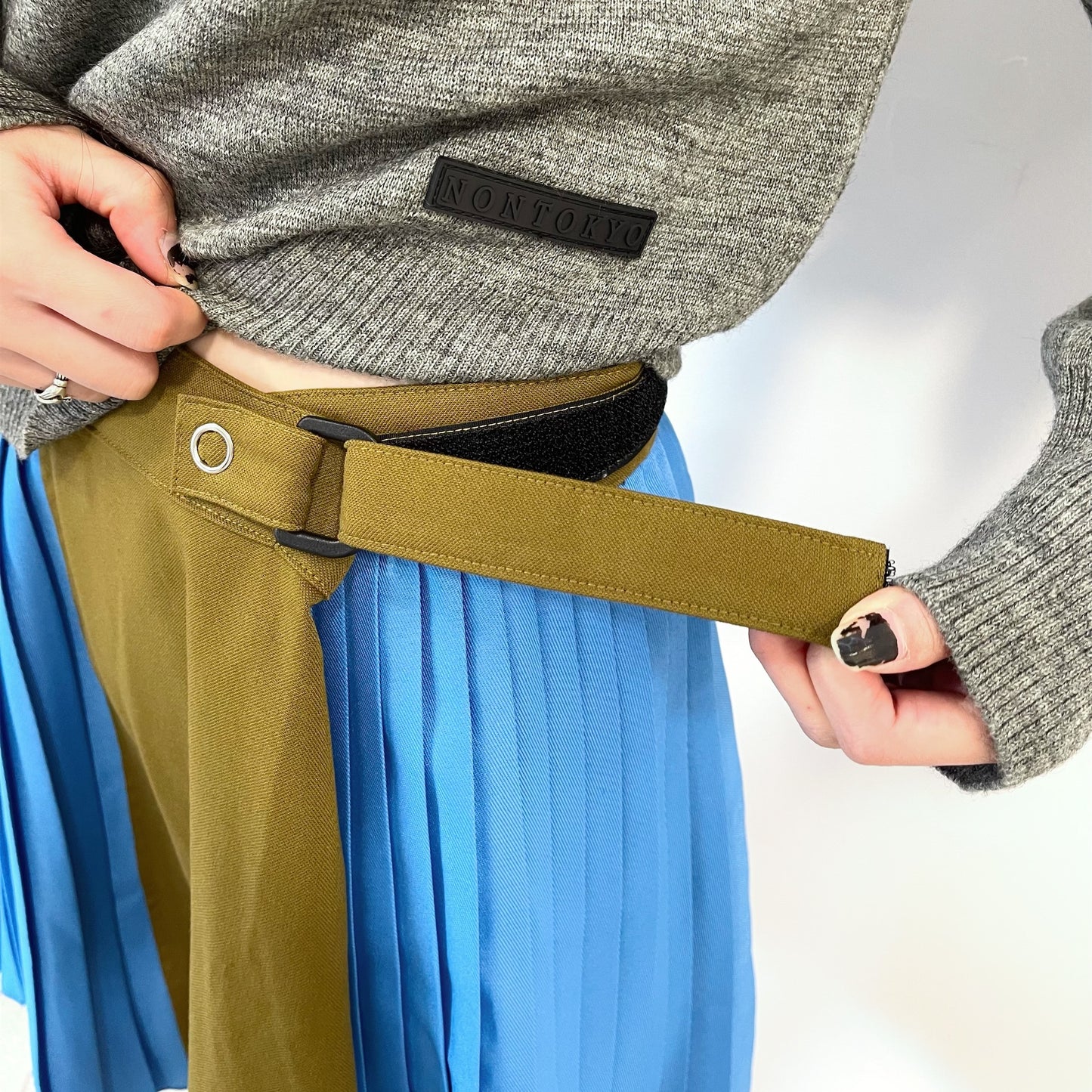 ADUSTER PLEATS MINI SKIRT / MUSTARD x LIGHT BLUE / アジャスタープリーツミニスカート