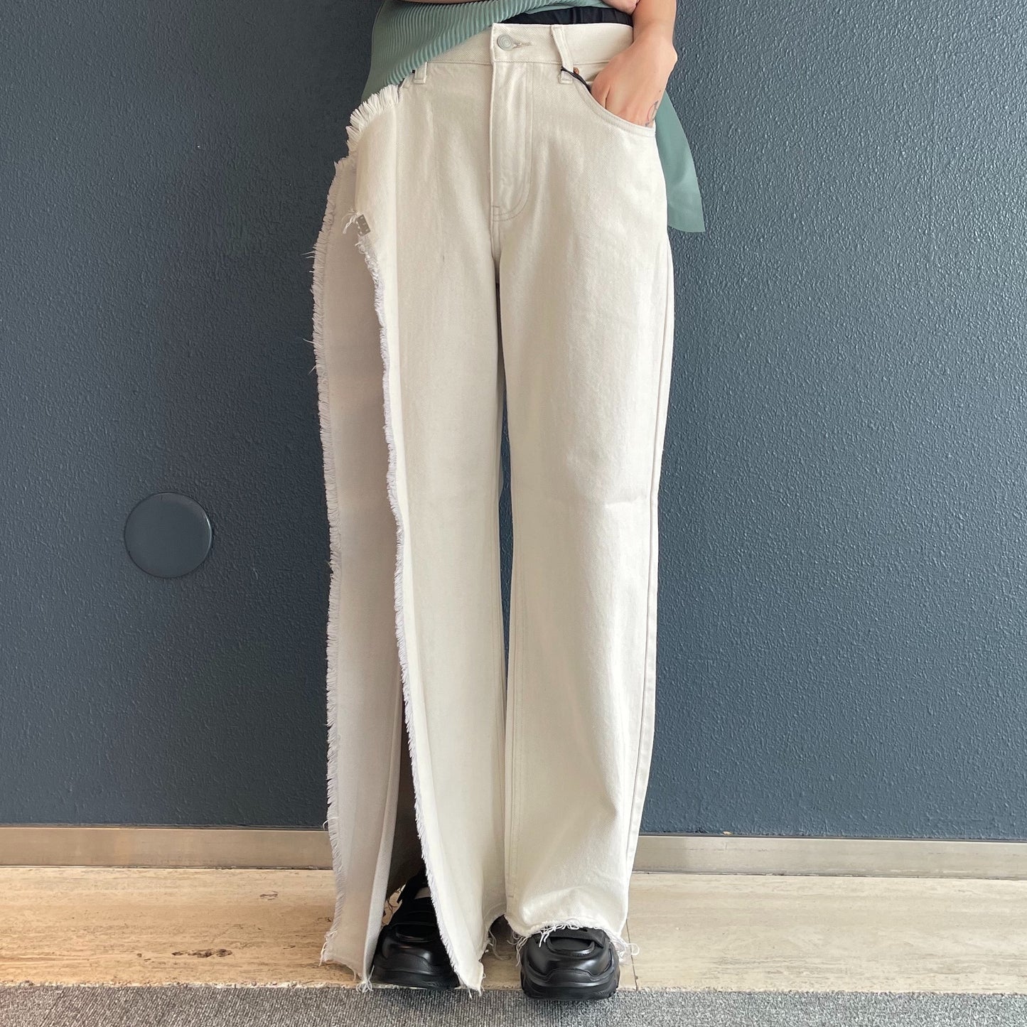 Slit Leg Denim Pants / GRAY / スリットレッグデニムパンツ