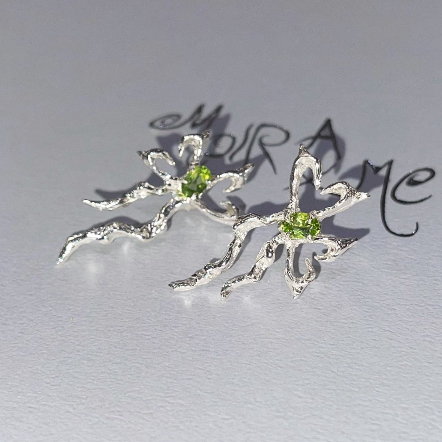 Harmony Earrings / Peridot / ハートピアス
