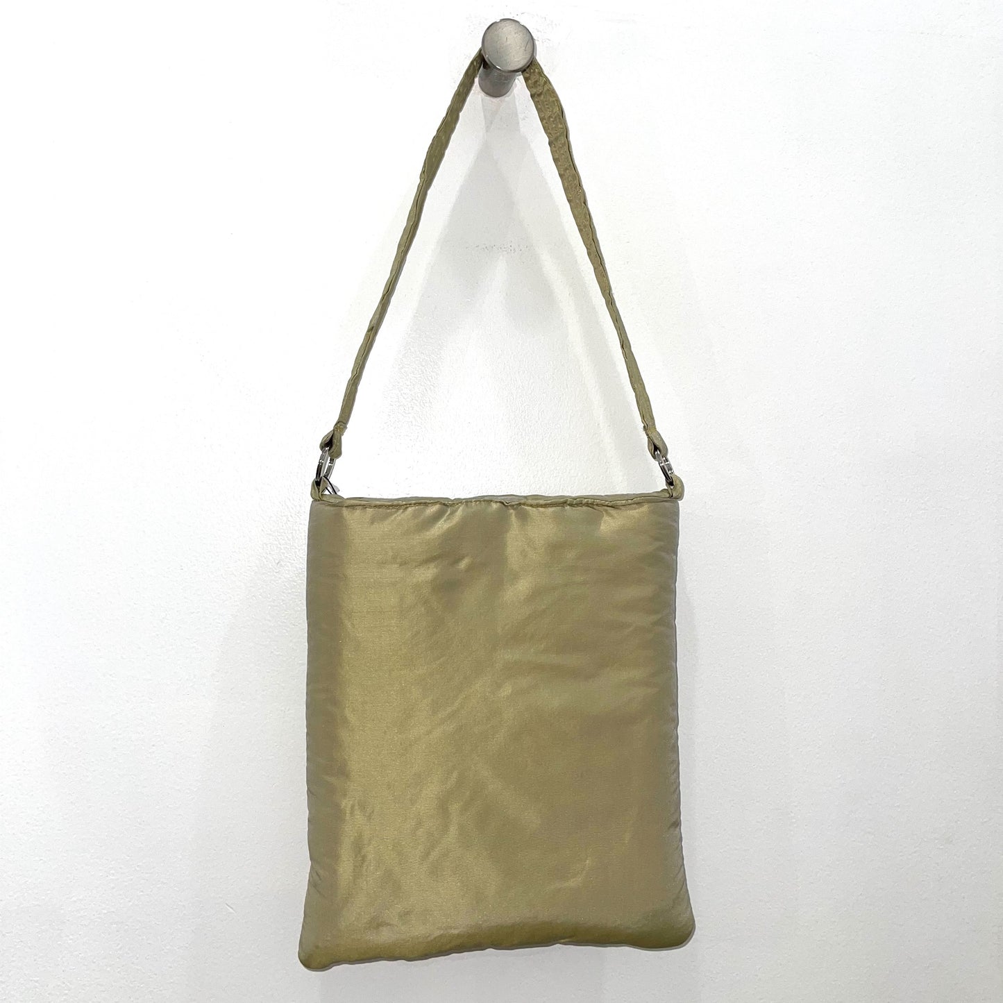 QUILTED COLUMN TOTE / GOLD / キルティングトートバッグ