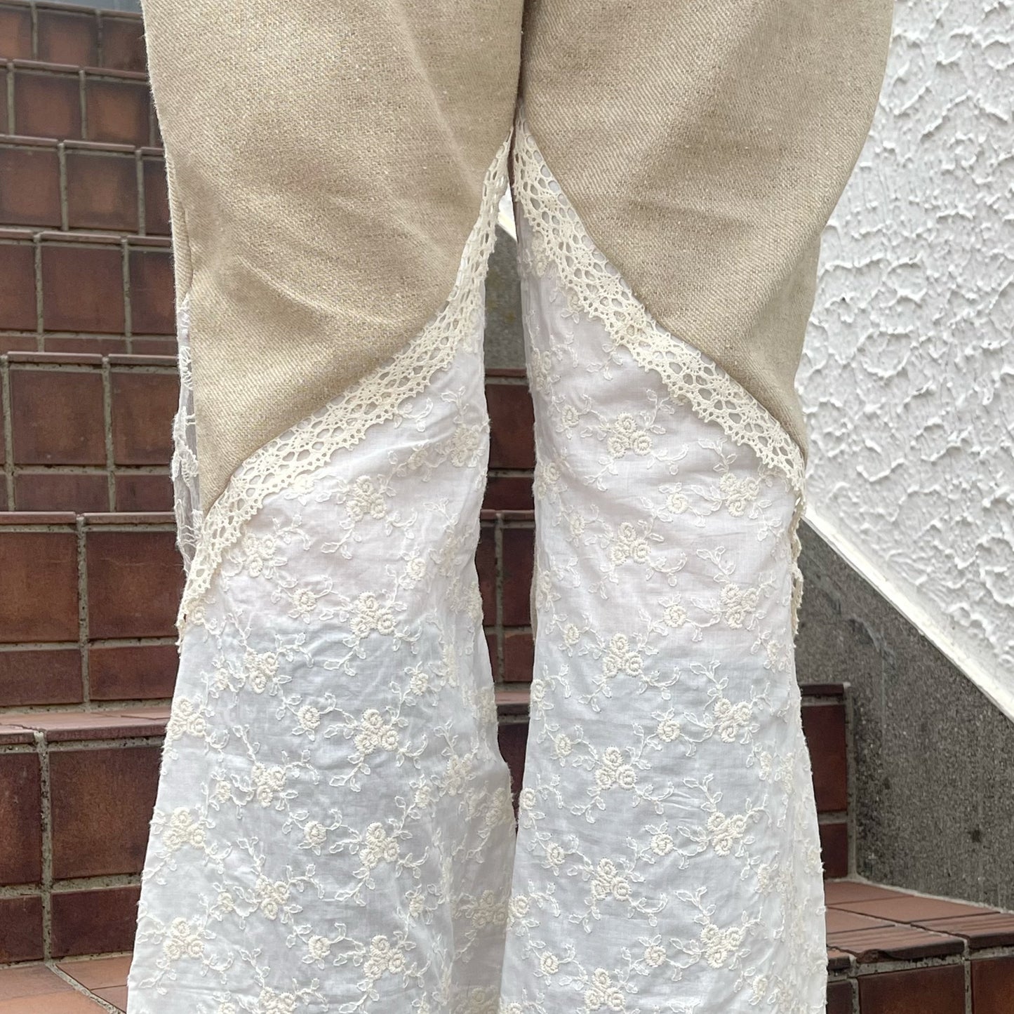 Curve Trousers / Beige / カーブパンツ