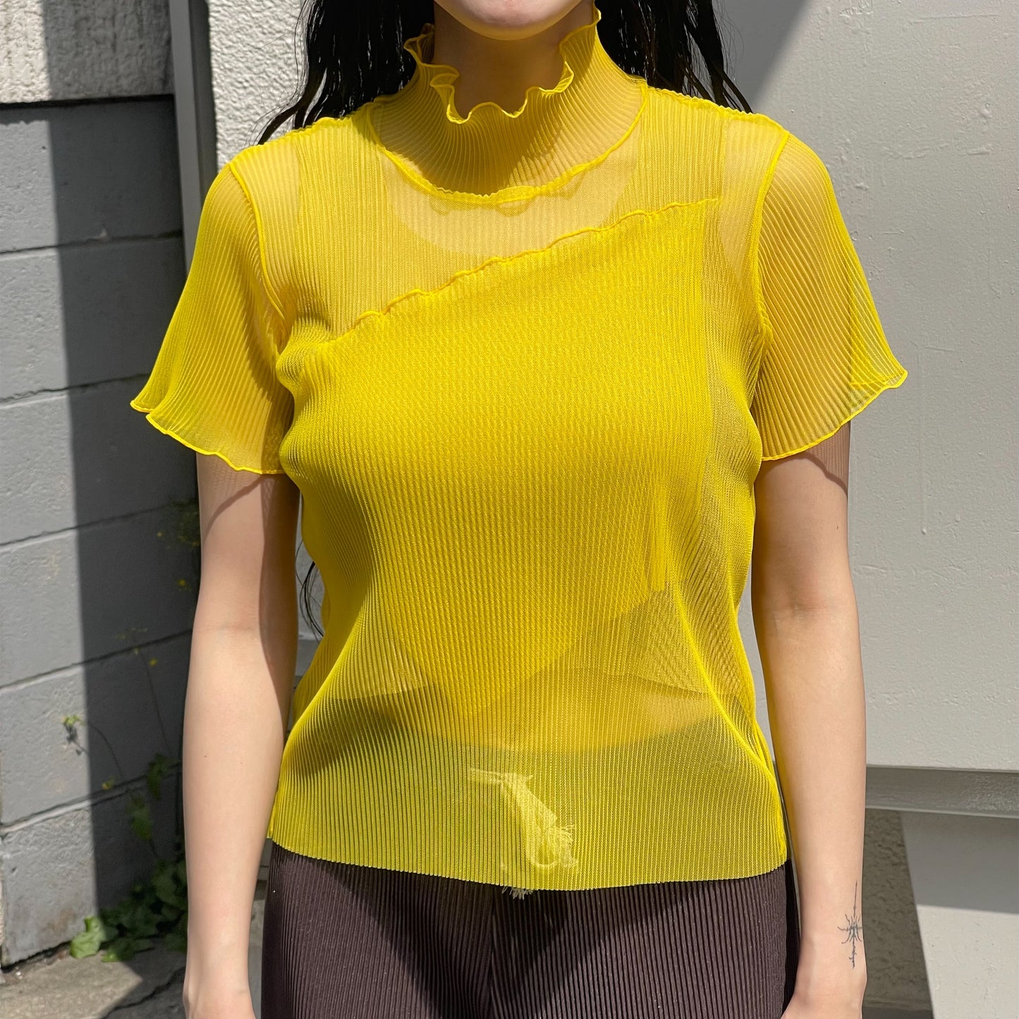 SHEER LAYERED SHORT SLEEVE TOP / YELLOW / シアープリーツショートスリーブトップ