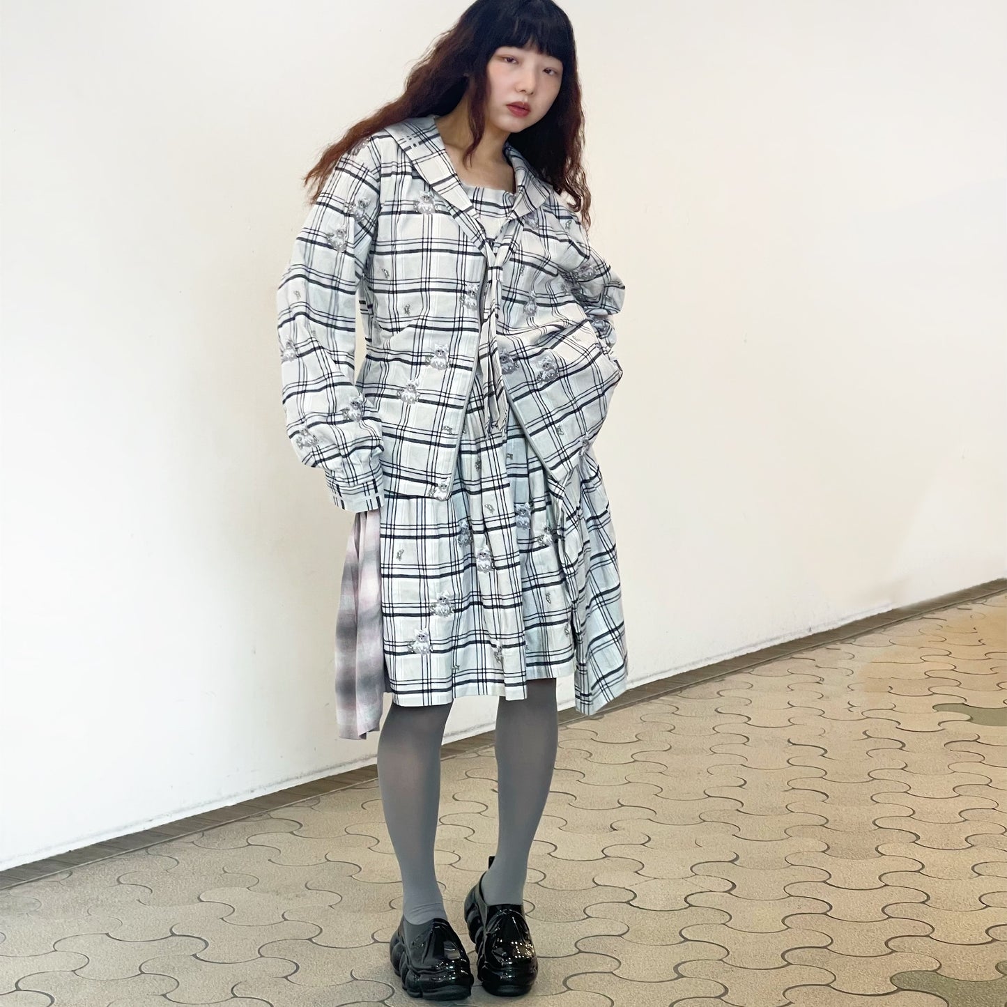 BUG PLEATS SKIRT EMBROIDERY / GRAY / ドッキングスカート