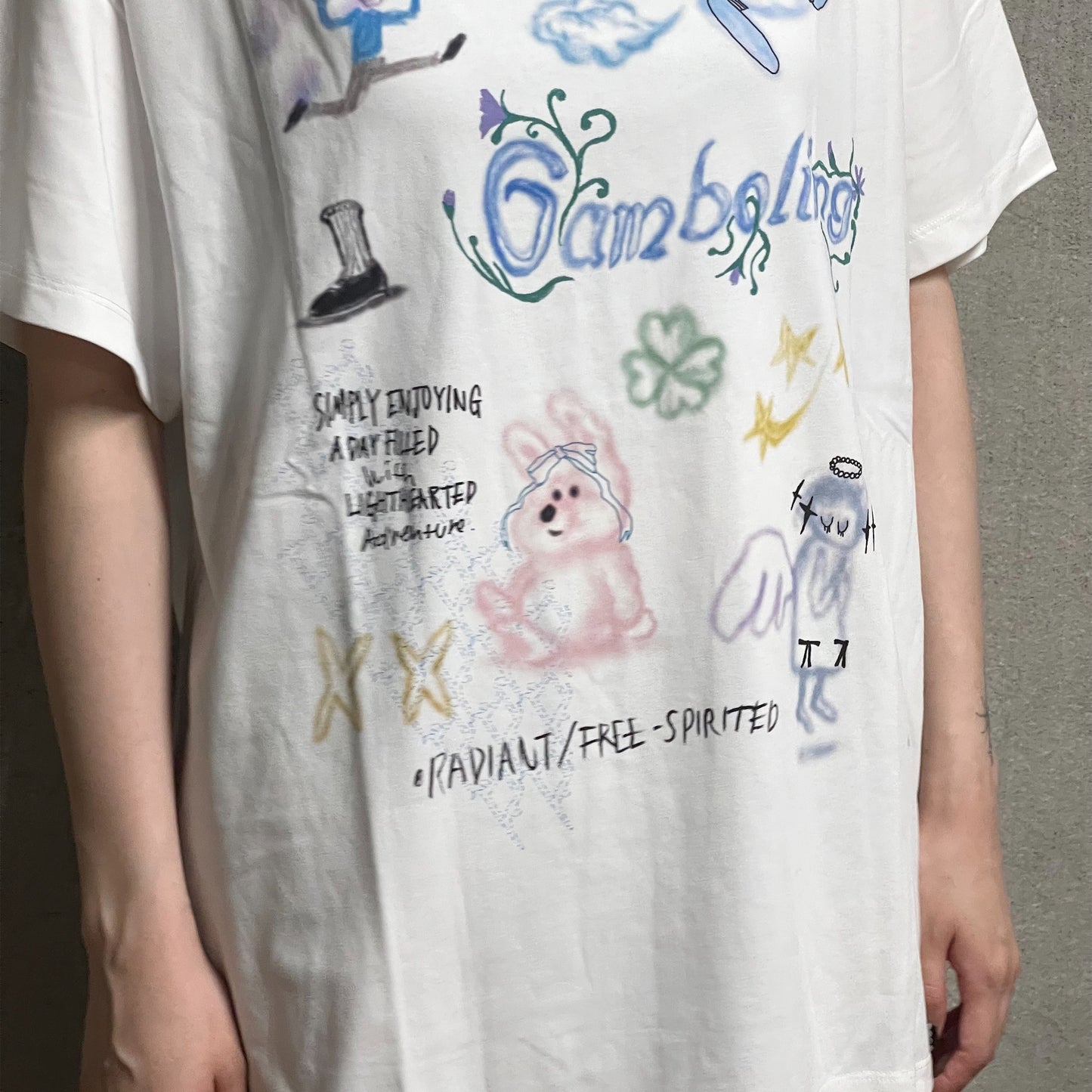 Gamboling Top / White / グラフィックプリントTシャツ