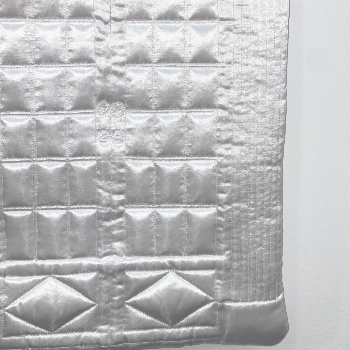 QUILTED COLUMN TOTE LARGE / WHITE / キルティングトートバッグ