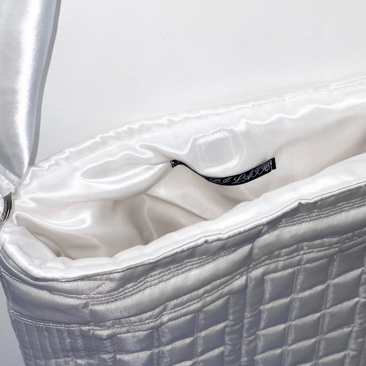 QUILTED COLUMN TOTE LARGE / WHITE / キルティングトートバッグ