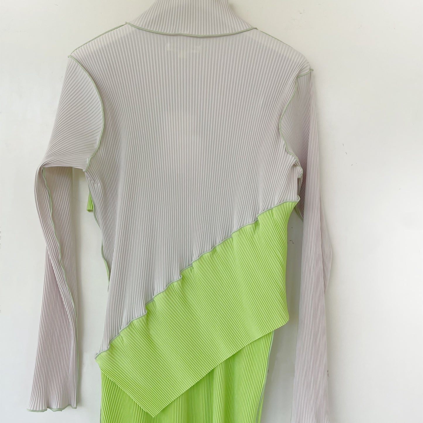SPIRAL WAVE LONG SLEEVE DRESS *HIGH NECK TYPE / MUSCAT / プリーツハイネックドレス