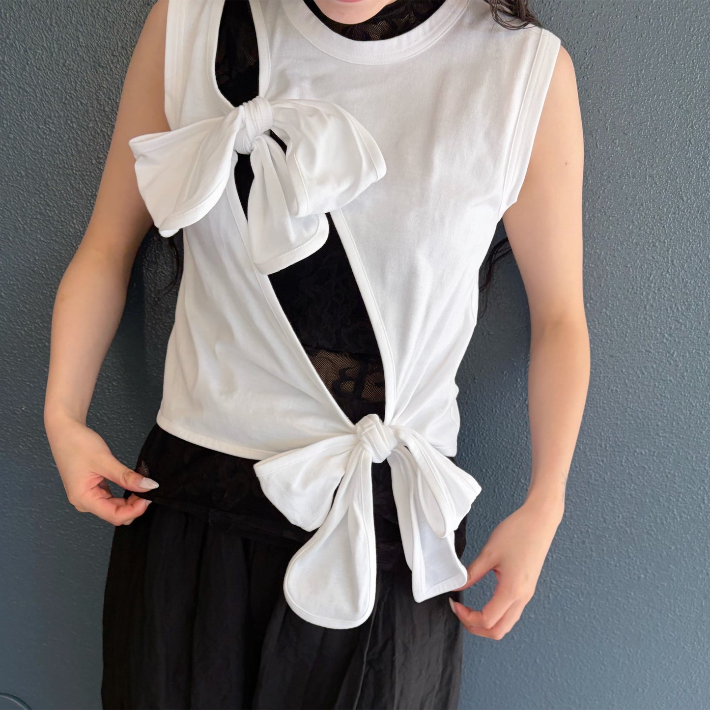 Ribbon sleeveless top / White / リボンスリーブレストップ