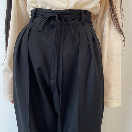 Sunlight pants / BLACK / ストレートタックパンツ