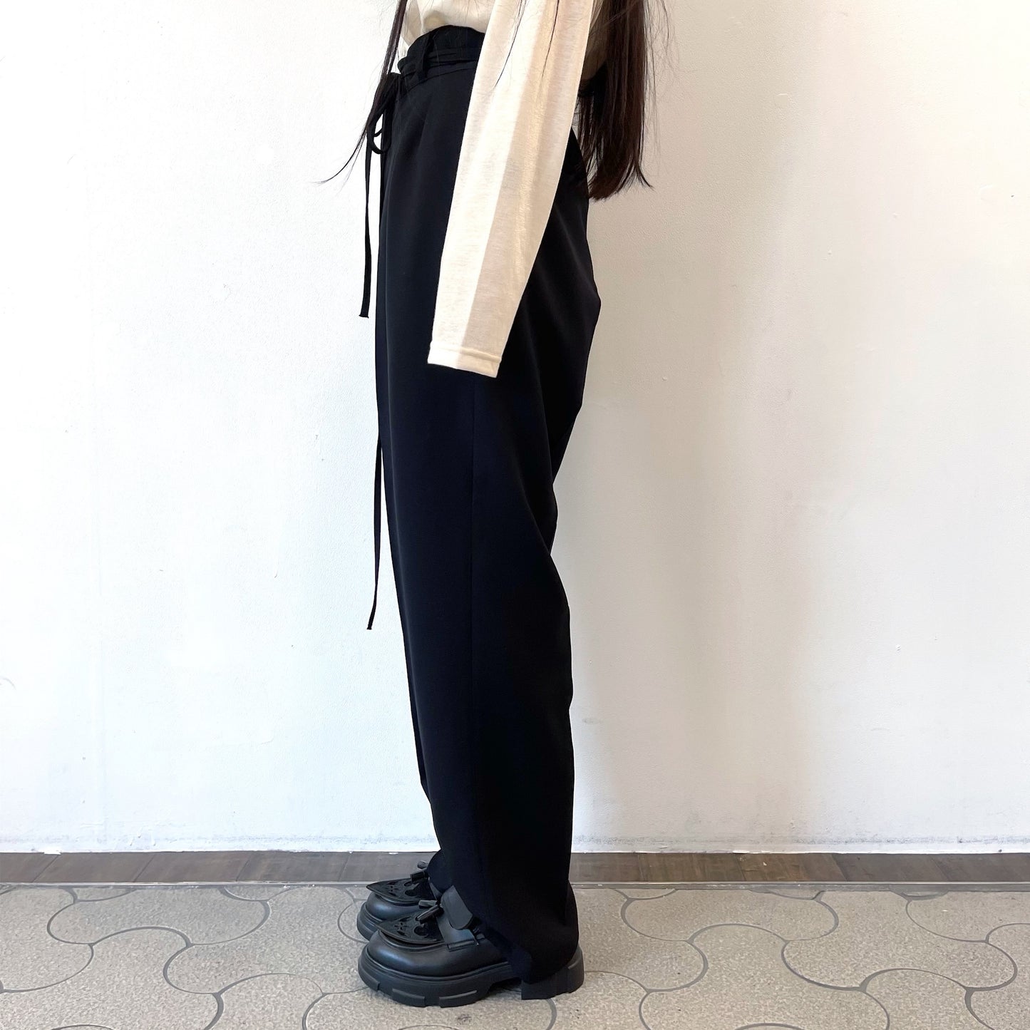 Sunlight pants / BLACK / ストレートタックパンツ