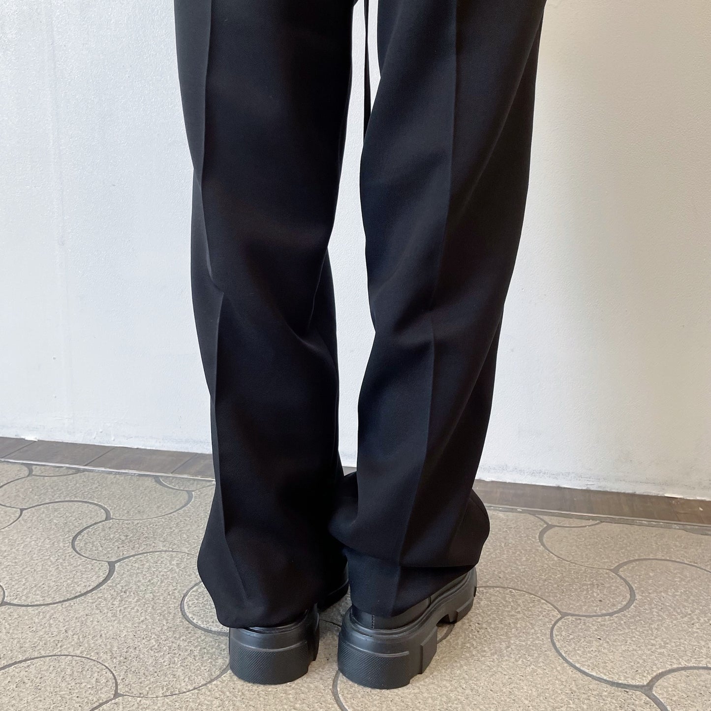 Sunlight pants / BLACK / ストレートタックパンツ