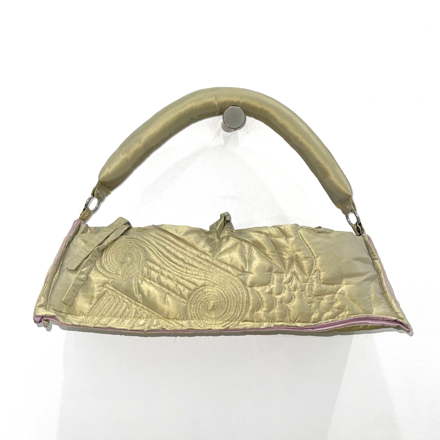 COLUMN SHOULDER BAG / GOLD / キルティングハンドバッグ