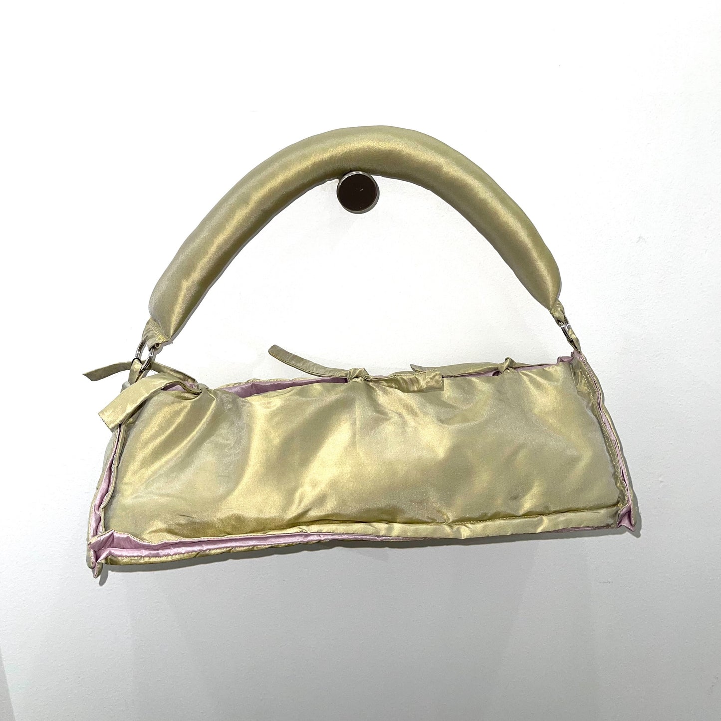 COLUMN SHOULDER BAG / GOLD / キルティングハンドバッグ
