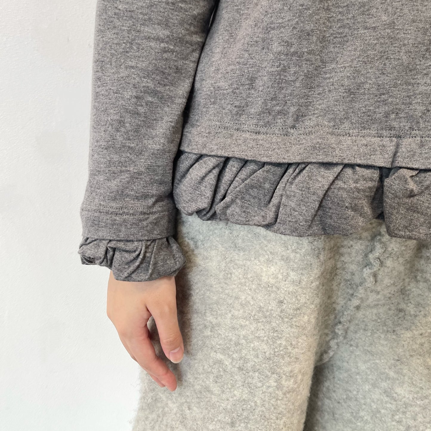 cut-and-sew and frill / medium gray / フリルロングT