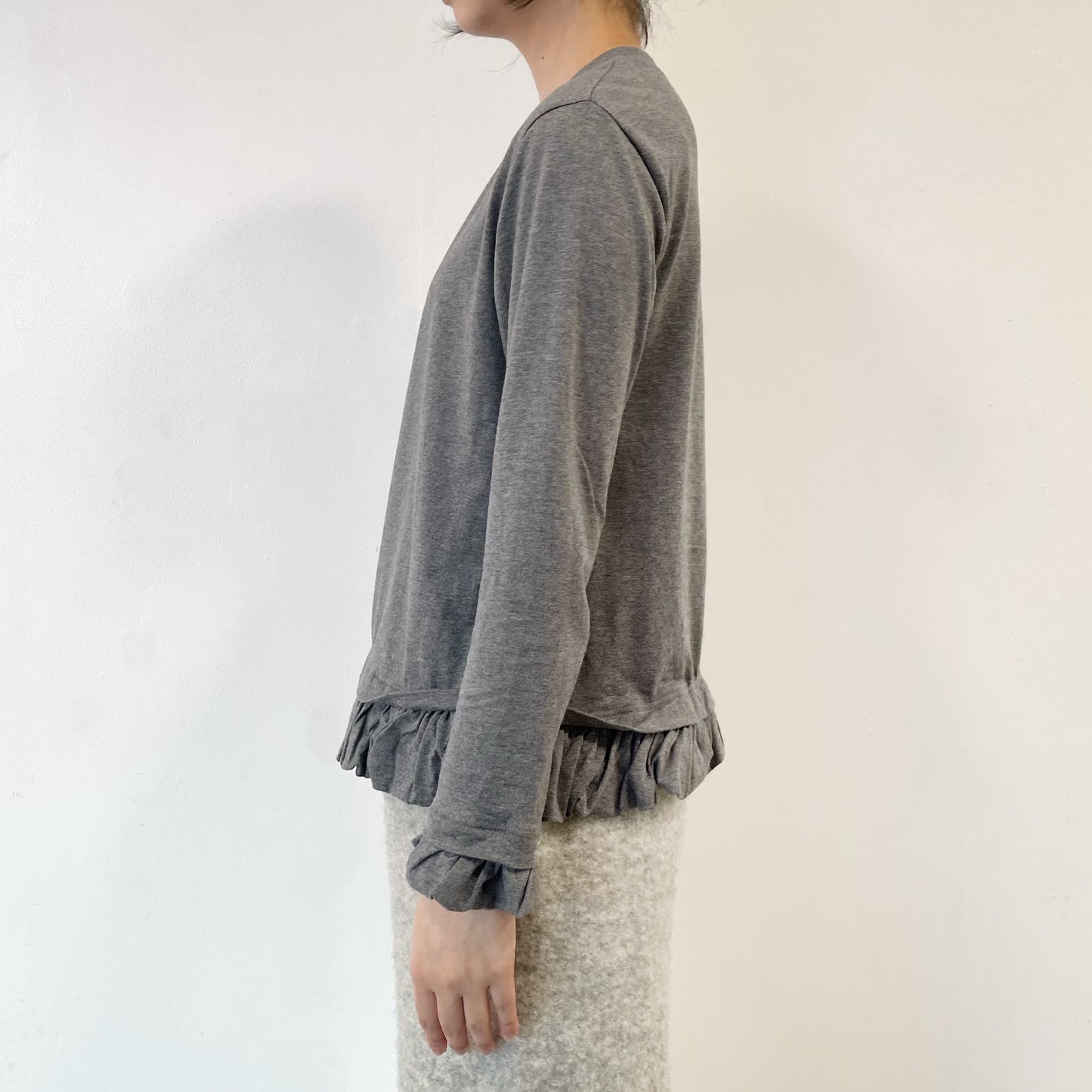 cut-and-sew and frill / medium gray / フリルロングT