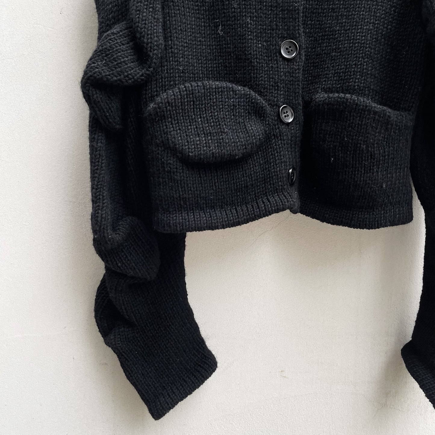 Cardigan with unstable sleeves knit / black / 変形カーディガン