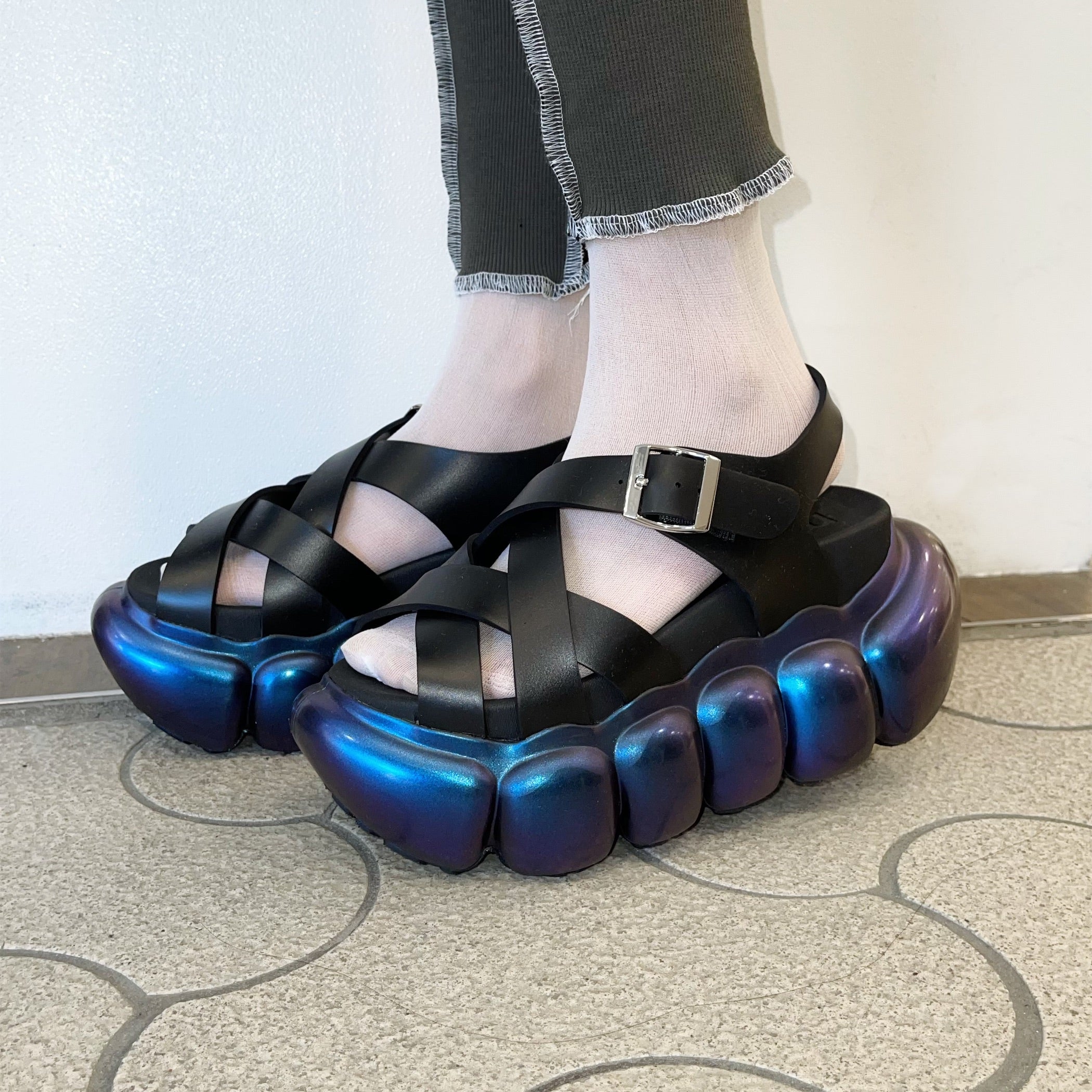 Bubble Cross Sandal / AURORA BLACK / バブルクロスサンダル | シープ / SHEEP | MIKIOSAKABE