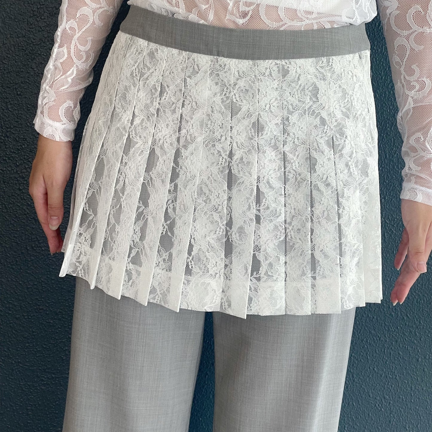 Simone Skirt Pants / Light Gray x White Lace / プリーツスカートパンツ