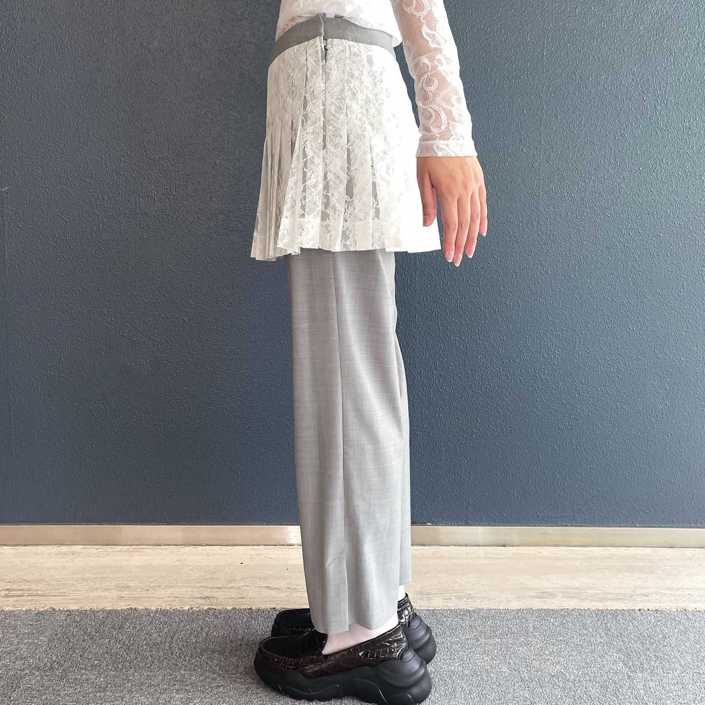 Simone Skirt Pants / Light Gray x White Lace / プリーツスカートパンツ
