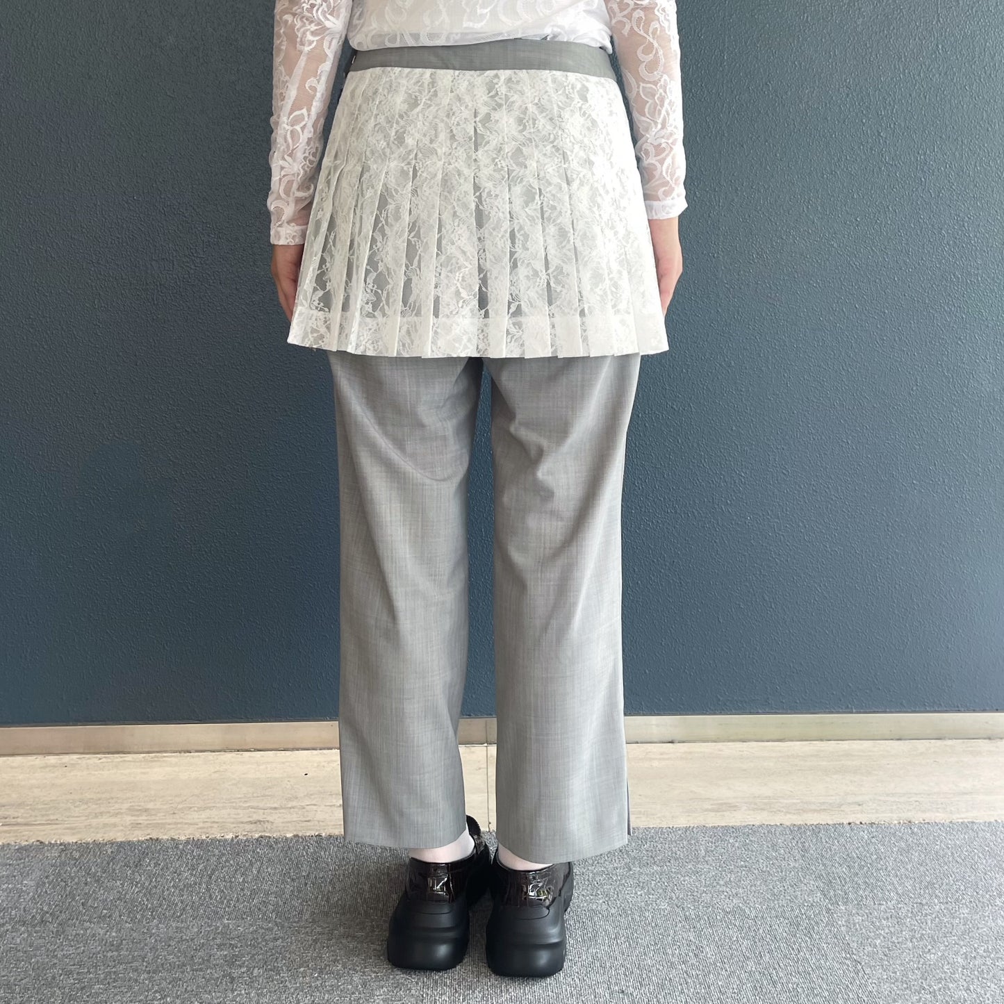 Simone Skirt Pants / Light Gray x White Lace / プリーツスカートパンツ