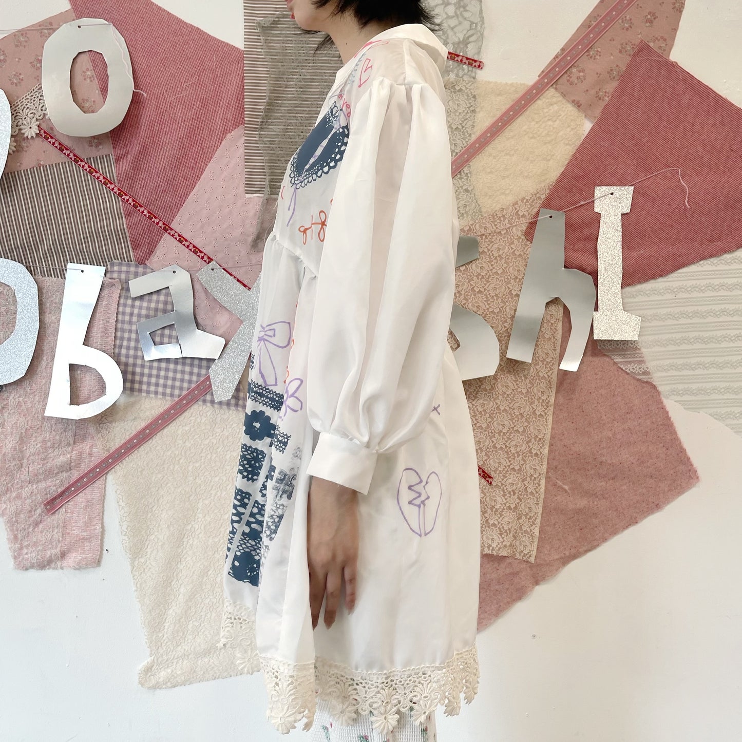 hate you dress / White x Blue / プリント+ドローイングワンピース