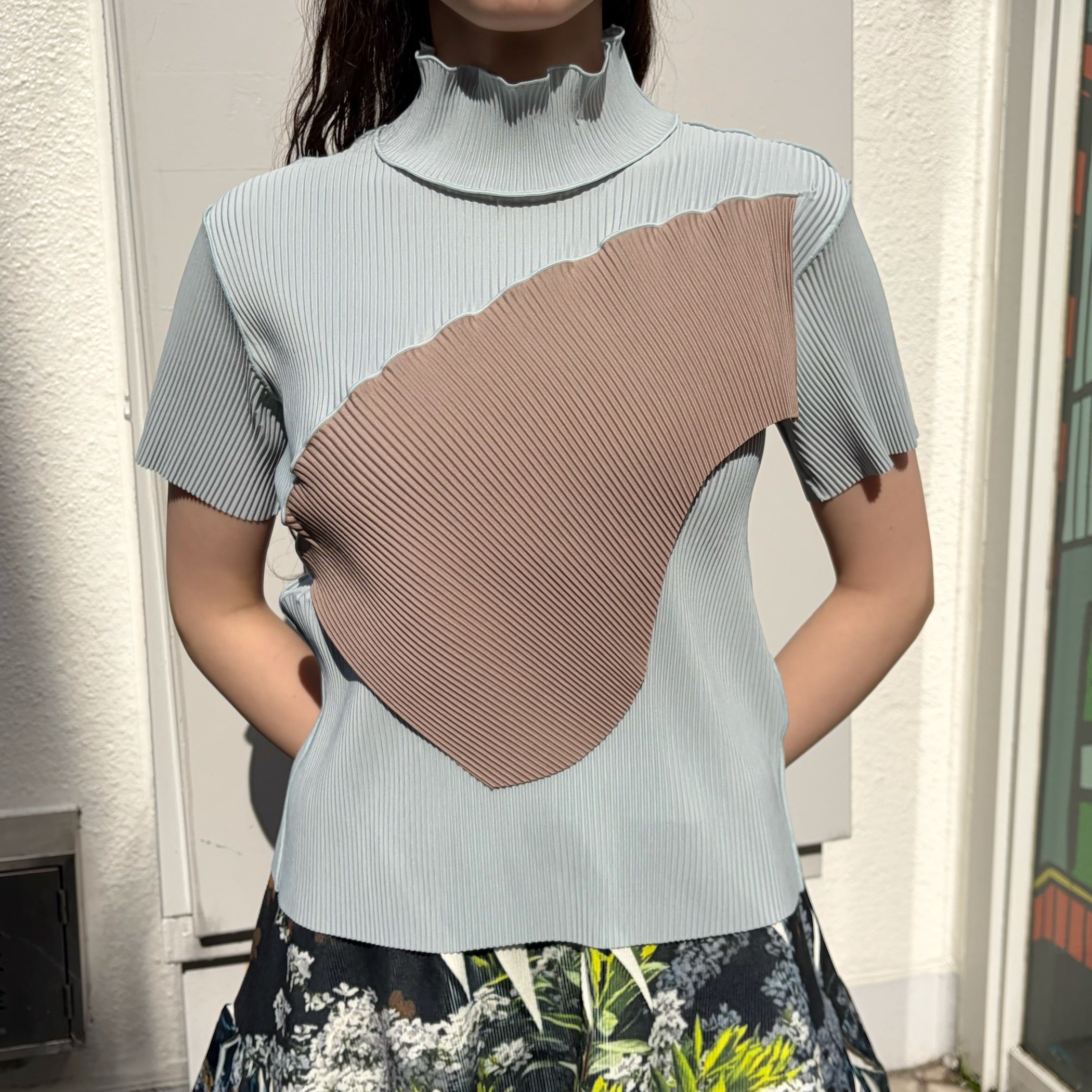 トップス todo SPIRAL WAVE SHORT SLEEVE TOP SPIRAL WAVE SHORT SLEEVE TOPHIGHNECK TIPE(FREE BLACK