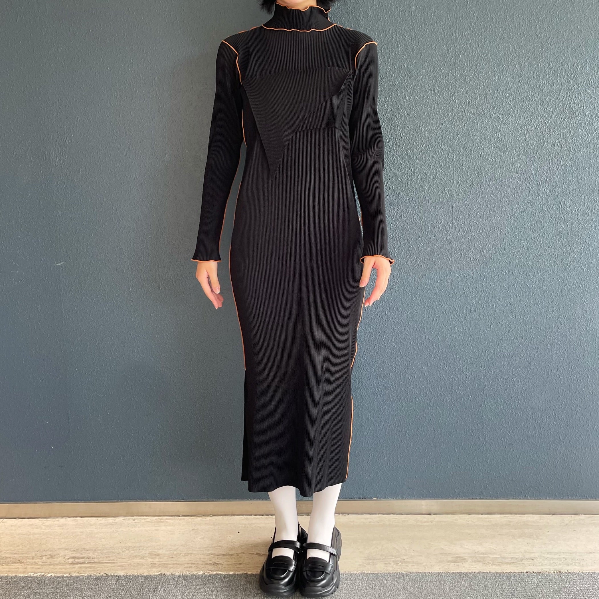 TODO WAVE LONG SLEEVE DRESS *HIGH NECK TYPE / BLACK