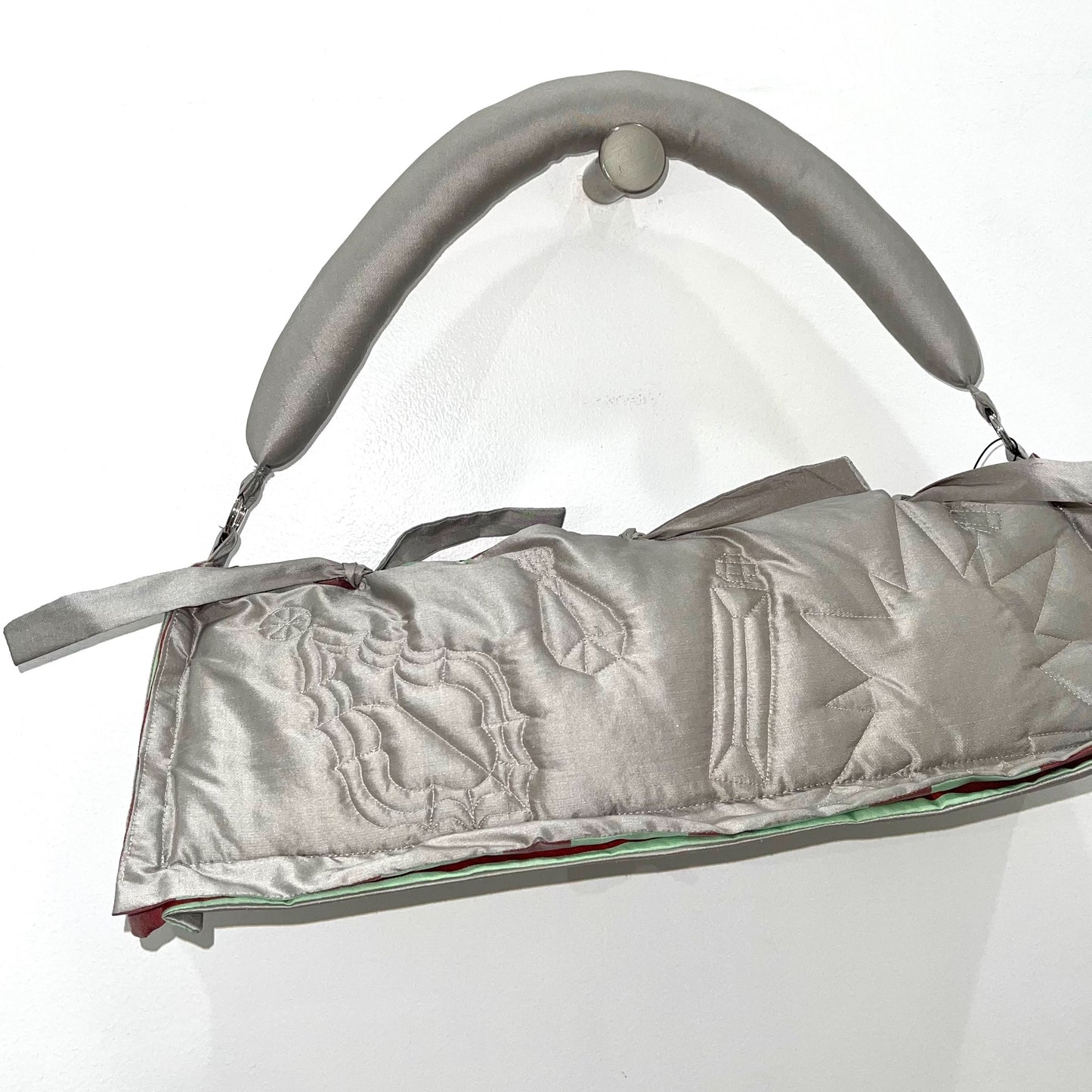 CRYSTAL SHOULDER BAG / SILVER / キルティングハンドバッグ