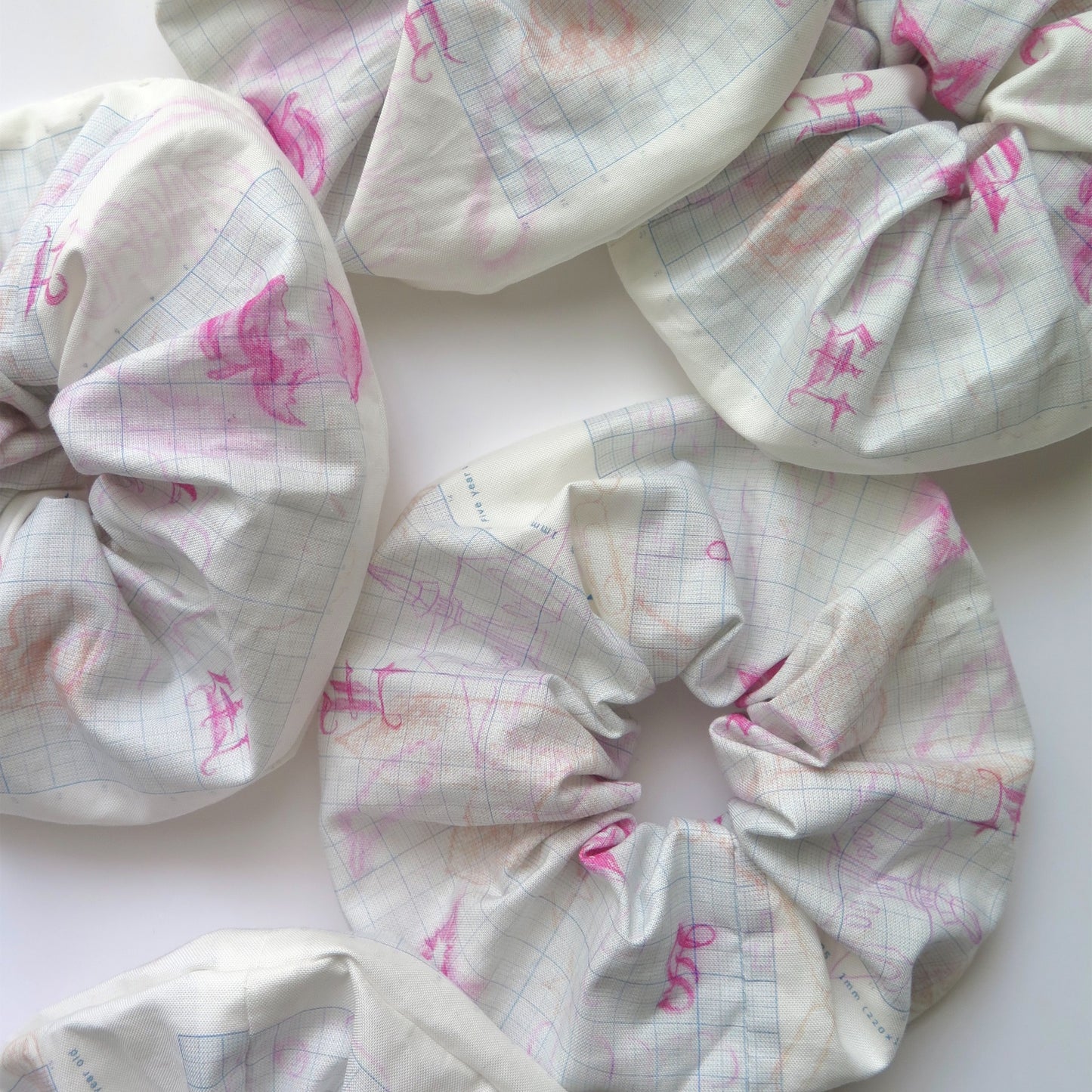 【SHEEP SOUVENIR】pink drawing note shushu / プリントシュシュ