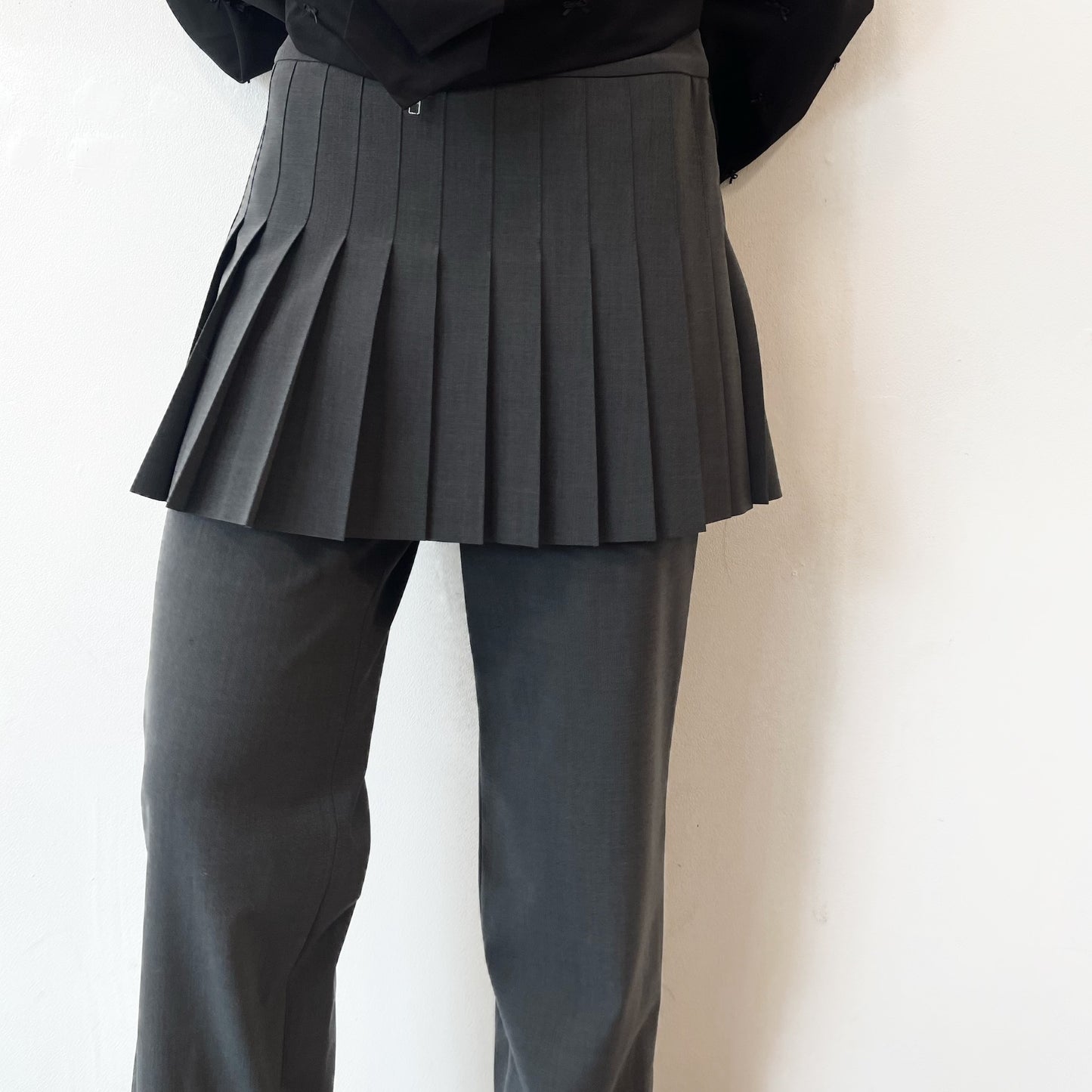 Simone Skirt Pants / Gray / プリーツスカートパンツ