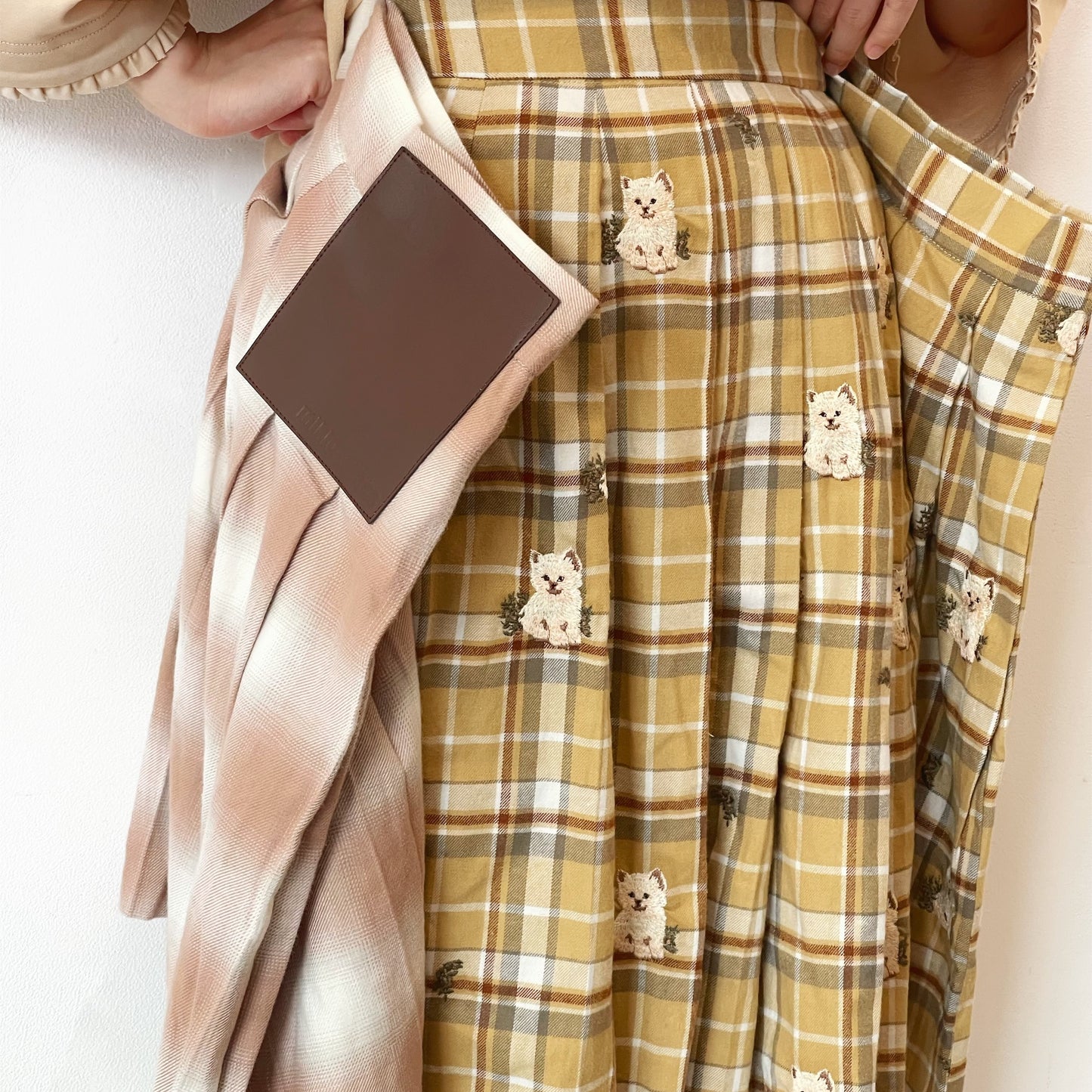 BUG PLEATS SKIRT EMBROIDERY / YELLOW / ドッキングスカート