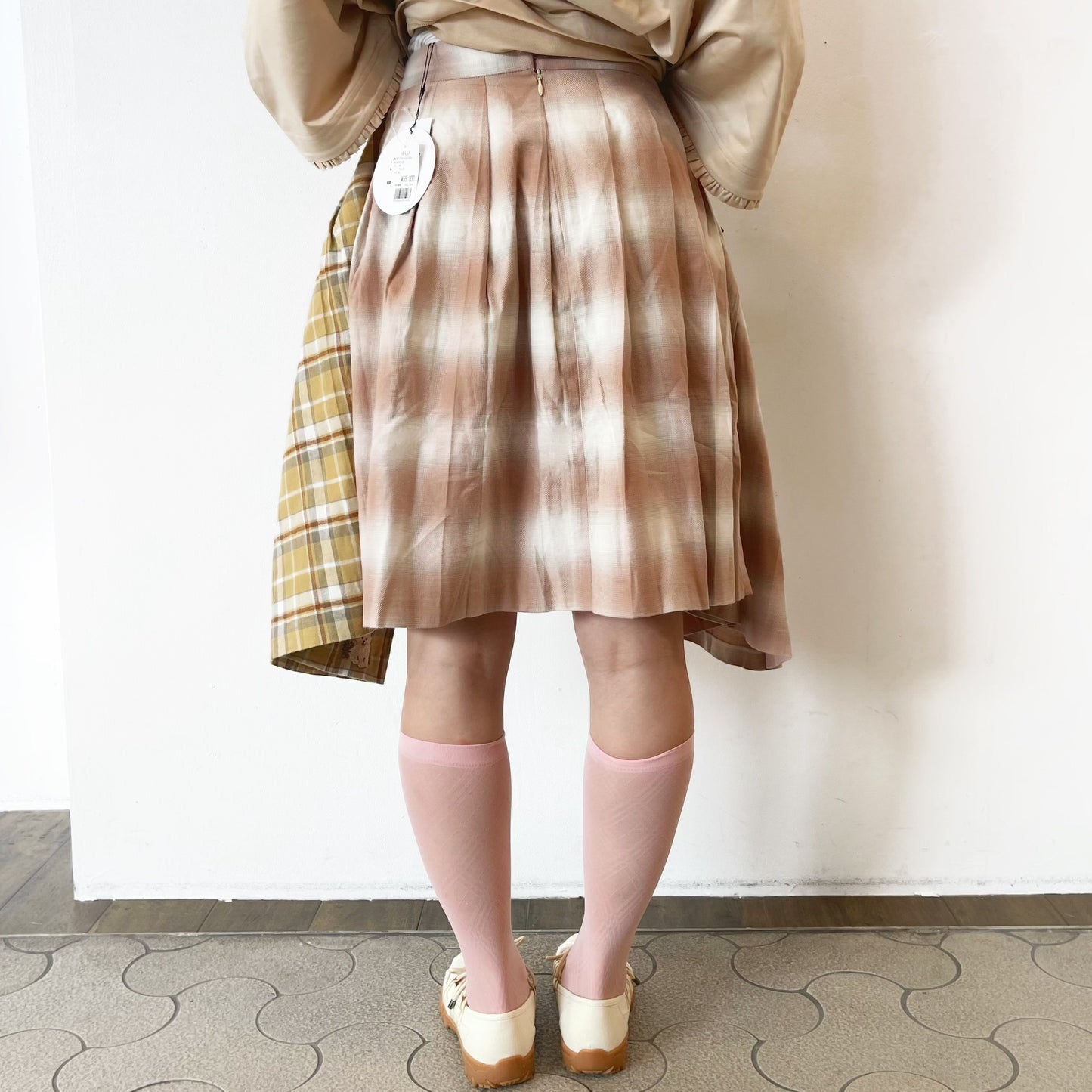 BUG PLEATS SKIRT EMBROIDERY / YELLOW / ドッキングスカート