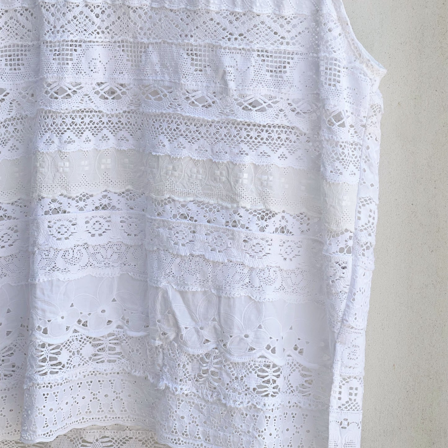 LACE TANK TOP / WHITE / LACE TANK TOP