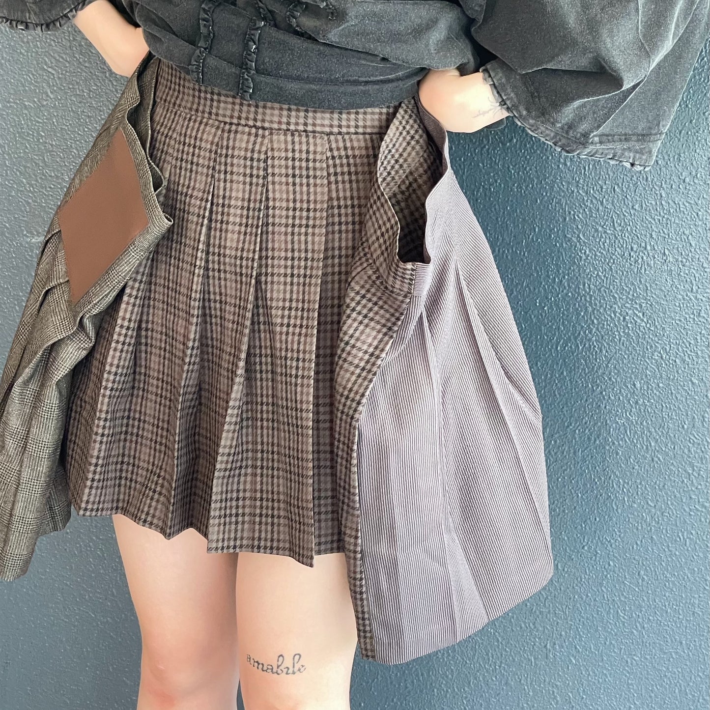 BUG PLEATS SKIRT MINI / GRAY / ドッキングスカート