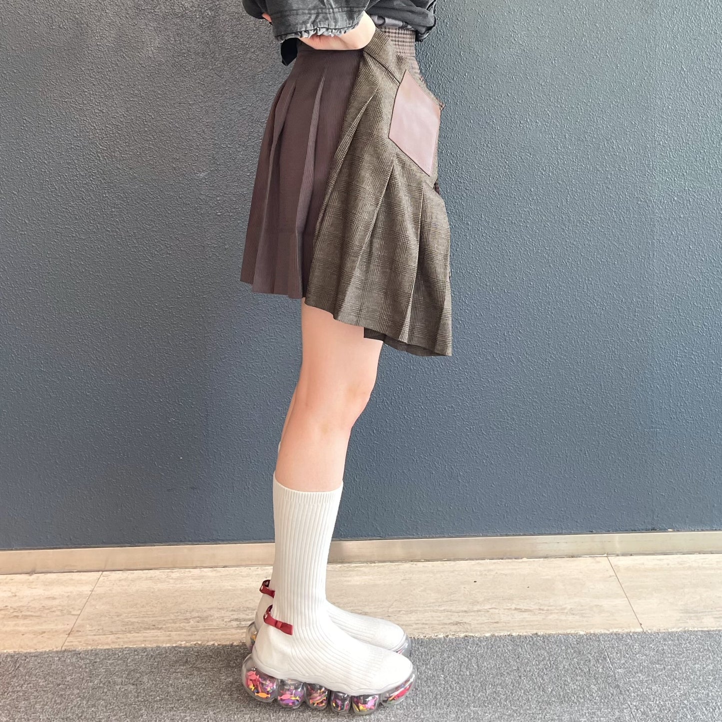 BUG PLEATS SKIRT MINI / GRAY / ドッキングスカート
